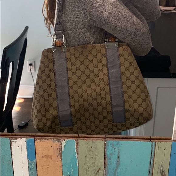 Beautiful Gucci authentic purse! Medium size used. - Picture 7 of 9